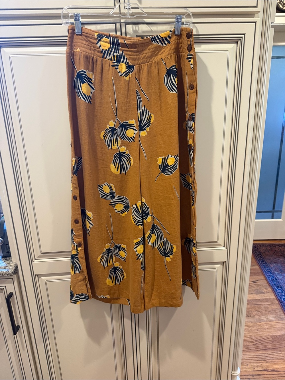 Bel Kazan - Women's Mustard Floral Button-Trim wide leg crop pants
